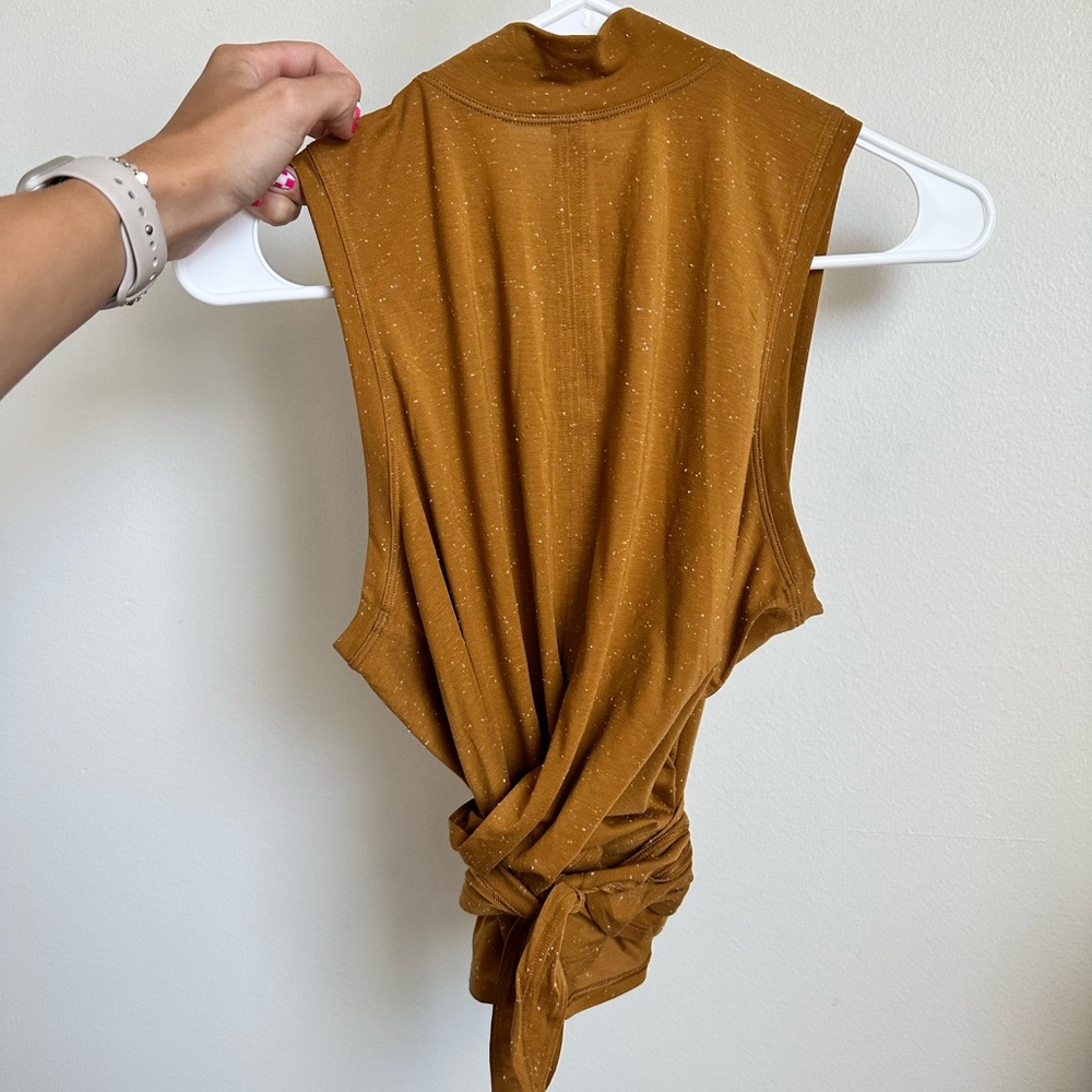 Lululemon yoga shirt
